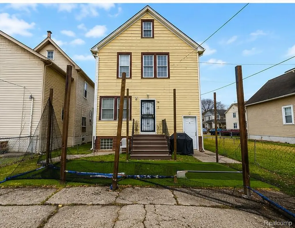 2400 Danforth Street Hamtramck City MI 48212