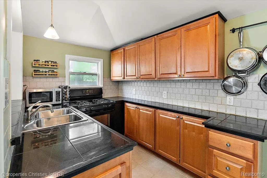 2715 Inman Street Ferndale City MI 48220