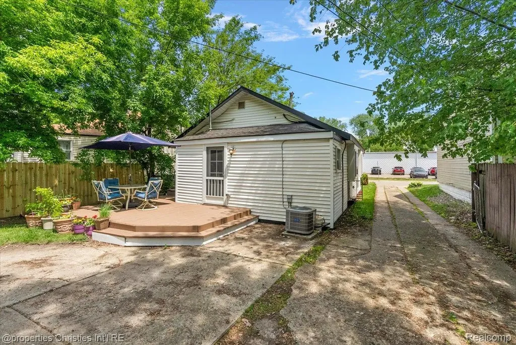 2715 Inman Street Ferndale City MI 48220