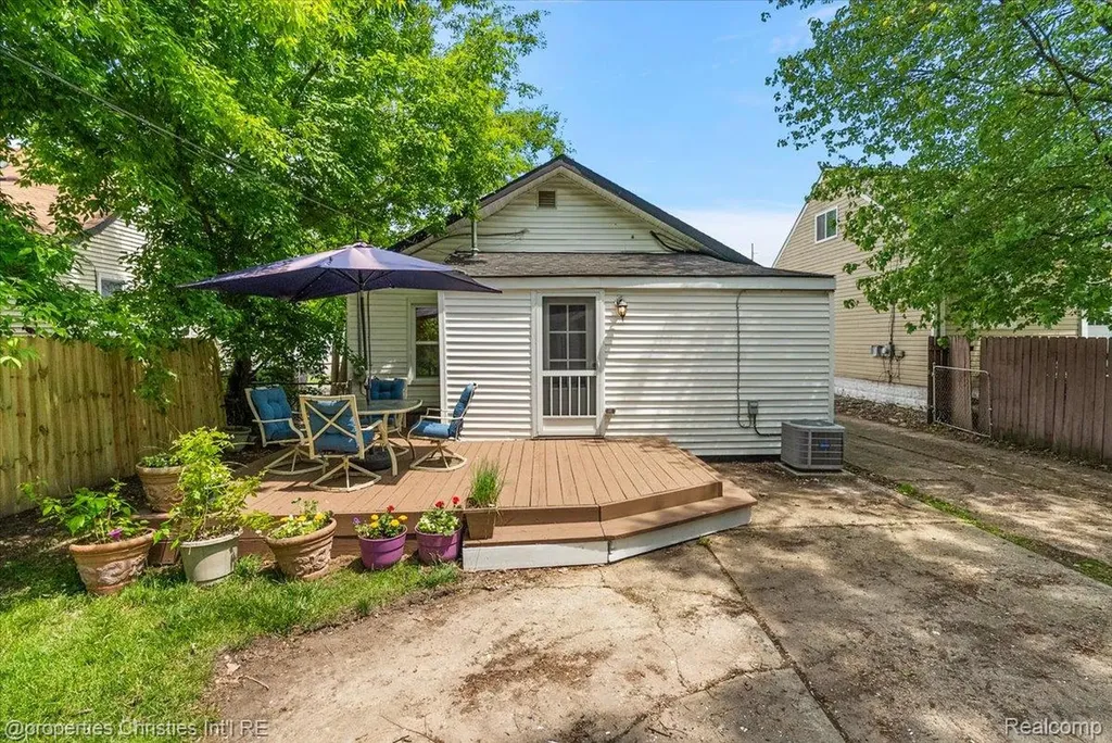 2715 Inman Street Ferndale City MI 48220