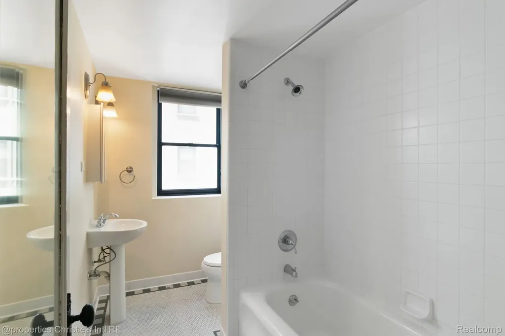15 E Kirby Street Detroit City MI 48202