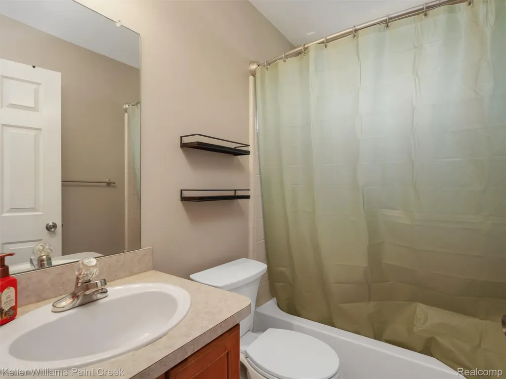 52359 Fox Pointe Drive New Baltimore City MI 48047