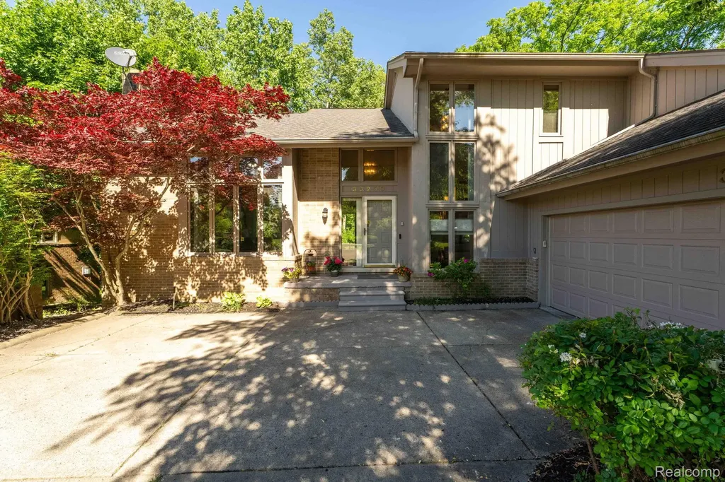 39200 Heatherbrook Drive Farmington Hills City MI 48331