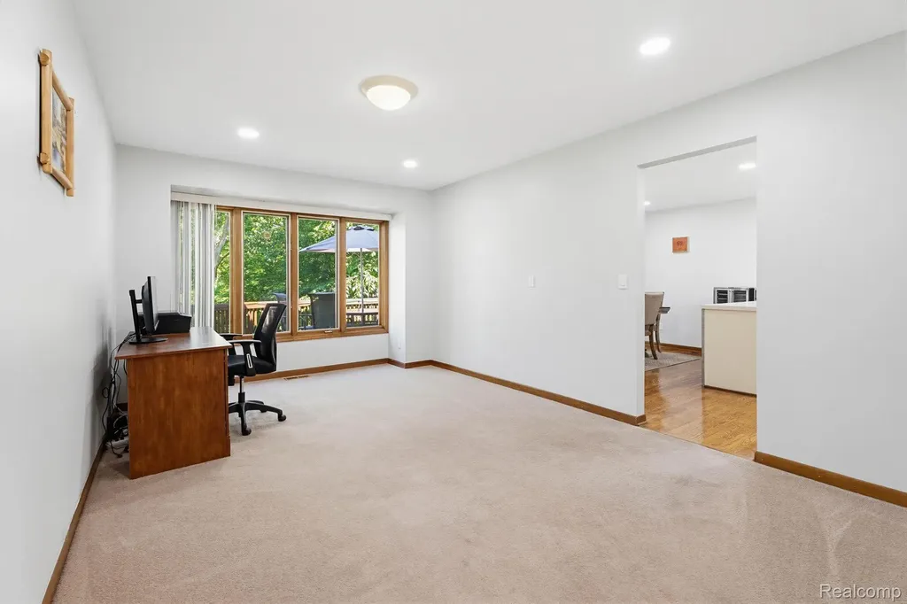39200 Heatherbrook Drive Farmington Hills City MI 48331
