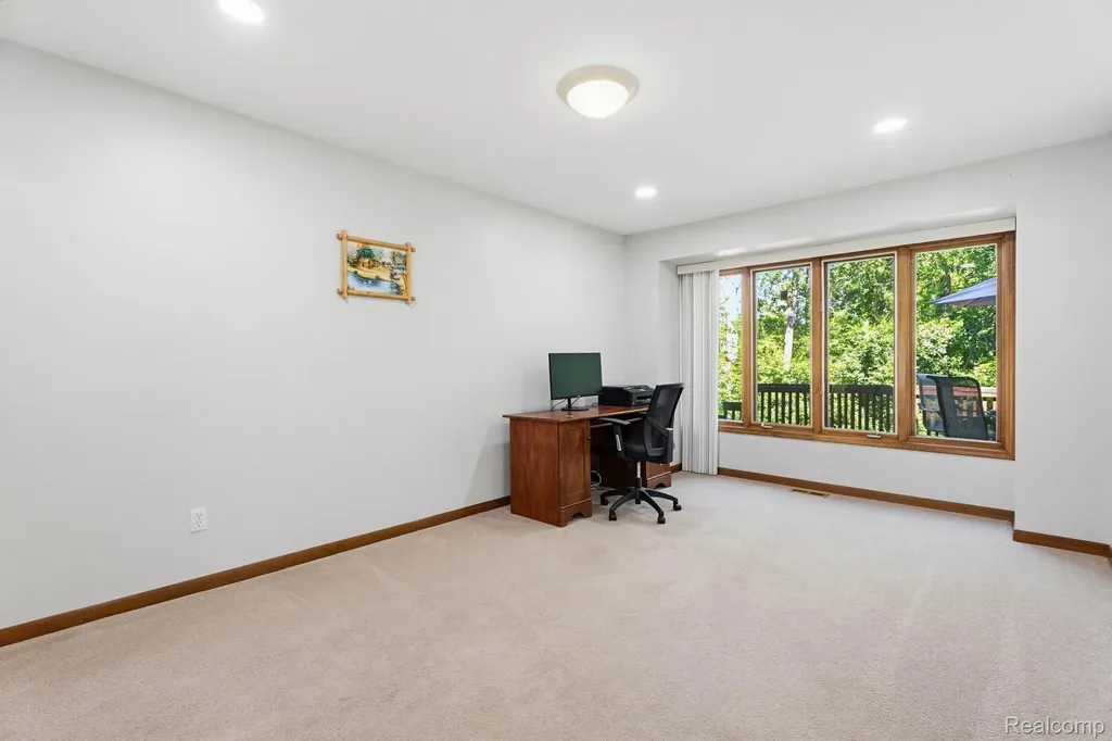 39200 Heatherbrook Drive Farmington Hills City MI 48331