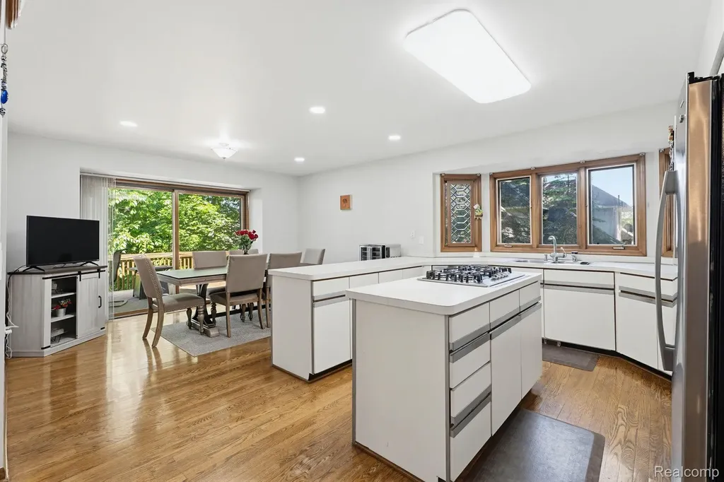 39200 Heatherbrook Drive Farmington Hills City MI 48331