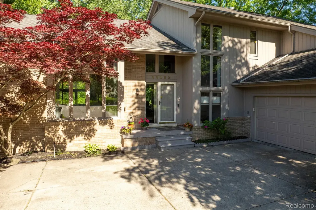39200 Heatherbrook Drive Farmington Hills City MI 48331