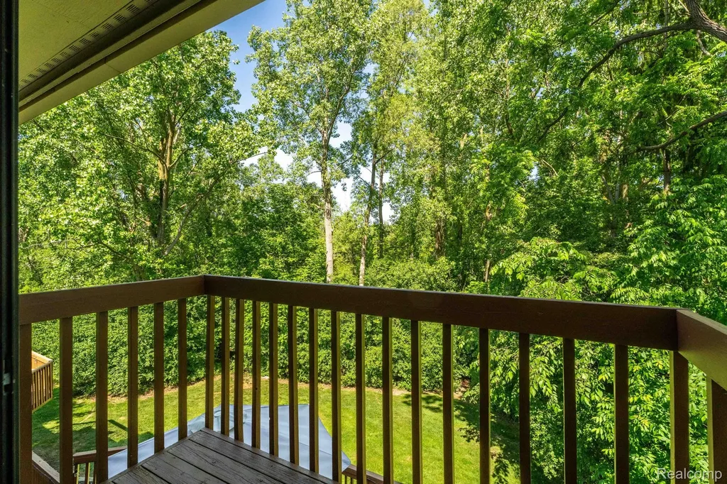 39200 Heatherbrook Drive Farmington Hills City MI 48331