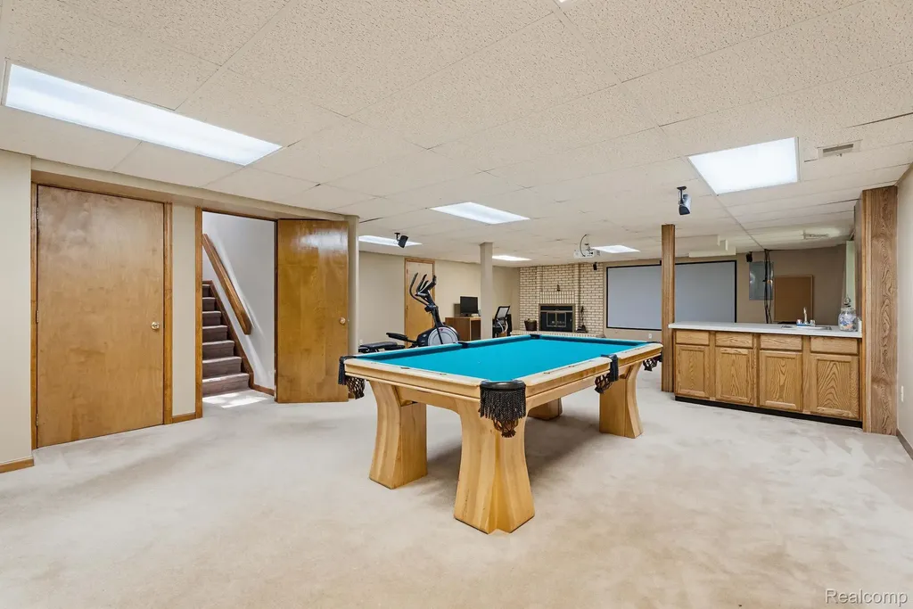 39200 Heatherbrook Drive Farmington Hills City MI 48331