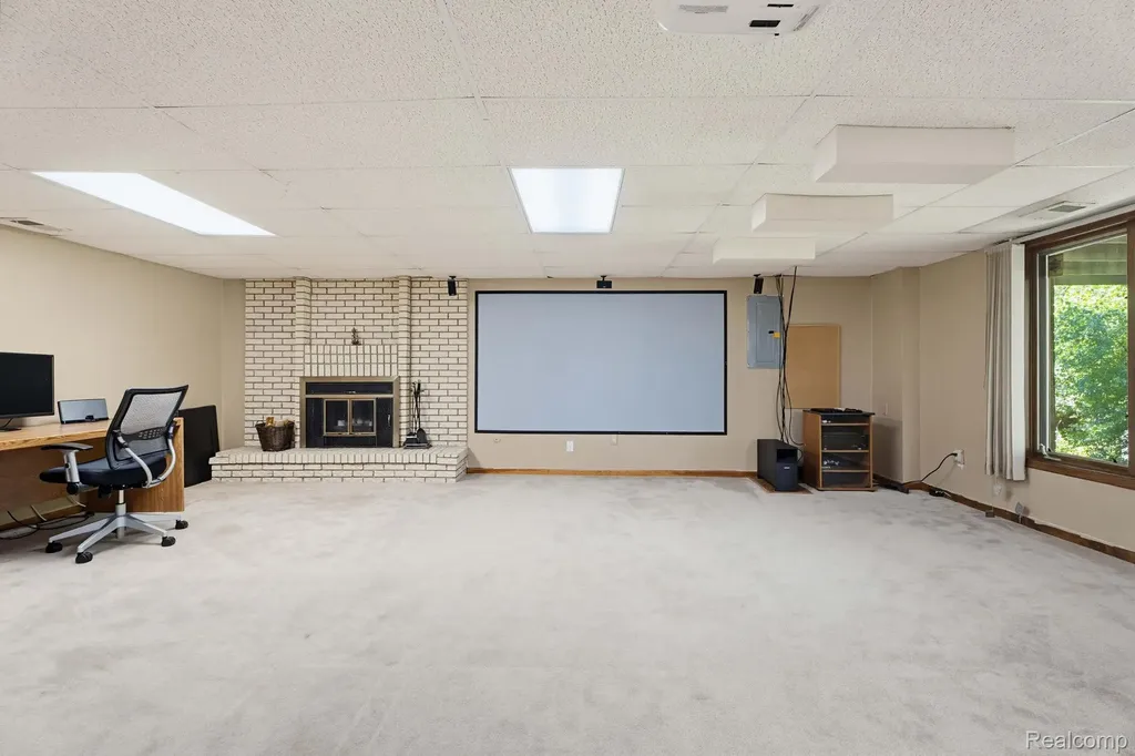 39200 Heatherbrook Drive Farmington Hills City MI 48331