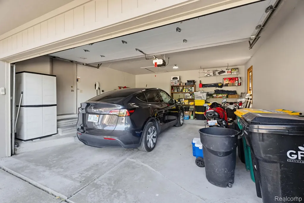 39200 Heatherbrook Drive Farmington Hills City MI 48331