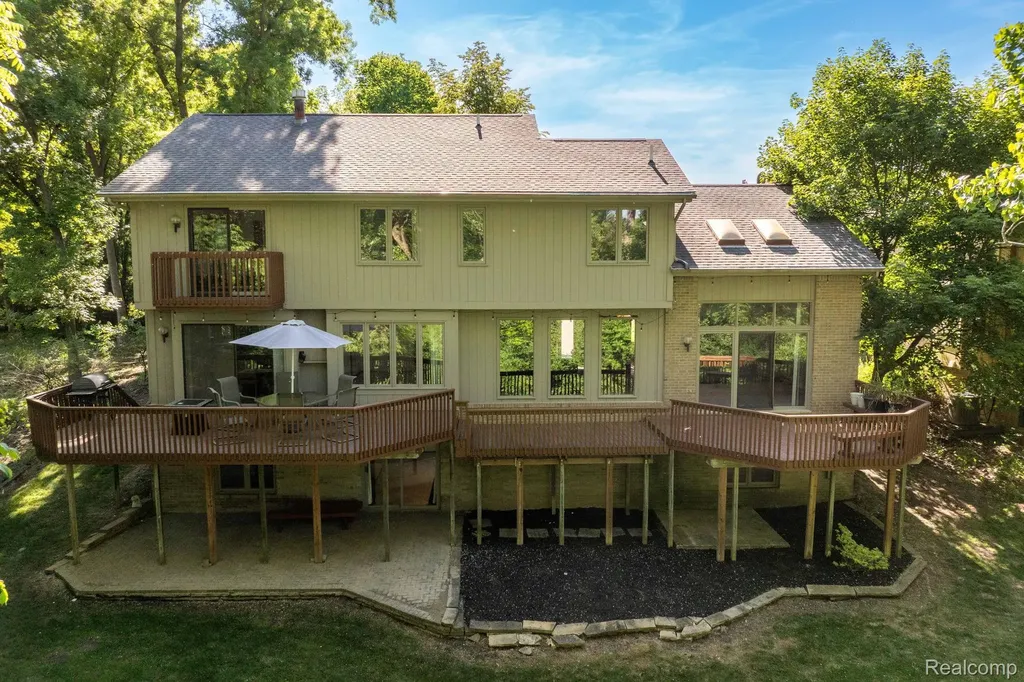 39200 Heatherbrook Drive Farmington Hills City MI 48331