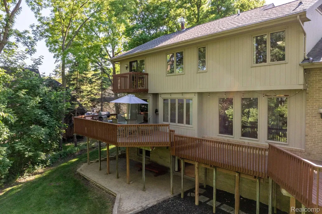 39200 Heatherbrook Drive Farmington Hills City MI 48331