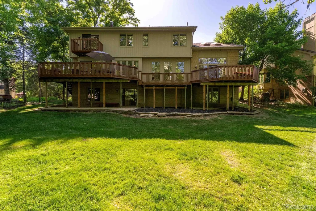 39200 Heatherbrook Drive Farmington Hills City MI 48331