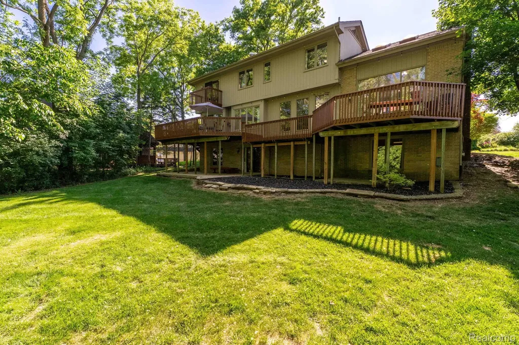 39200 Heatherbrook Drive Farmington Hills City MI 48331