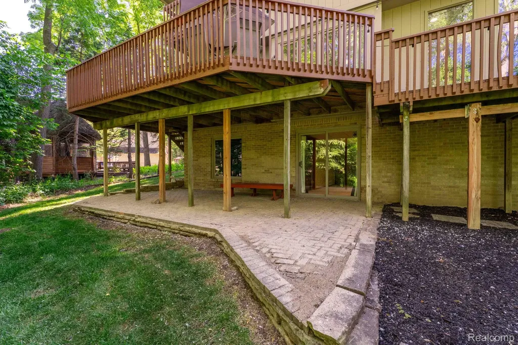 39200 Heatherbrook Drive Farmington Hills City MI 48331