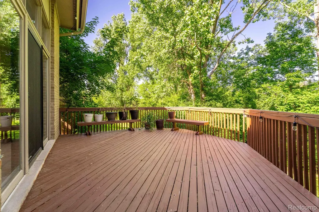 39200 Heatherbrook Drive Farmington Hills City MI 48331