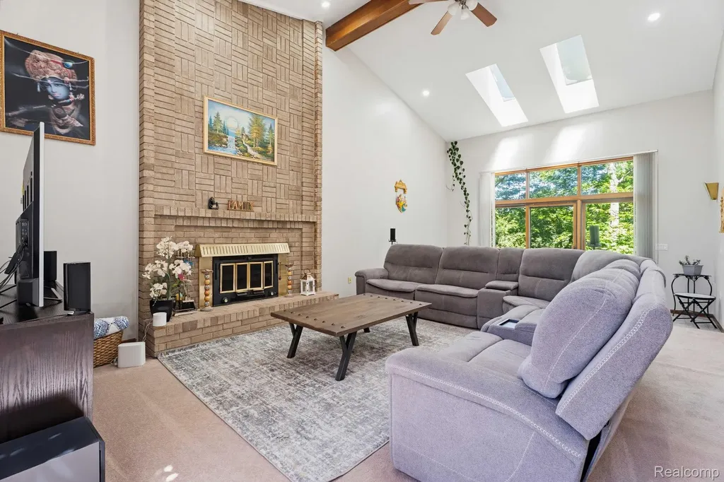 39200 Heatherbrook Drive Farmington Hills City MI 48331