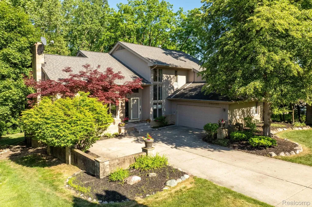 39200 Heatherbrook Drive Farmington Hills City MI 48331