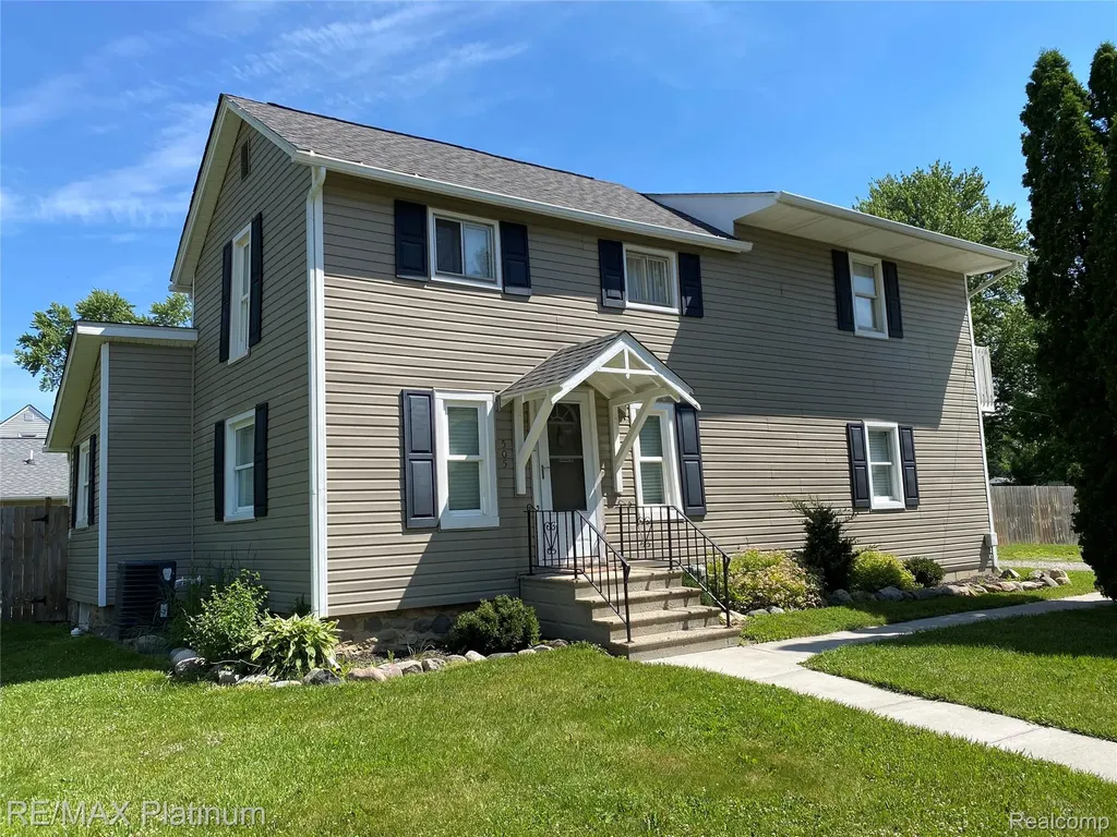 505 E Frank Street Fowlerville Village MI 48836