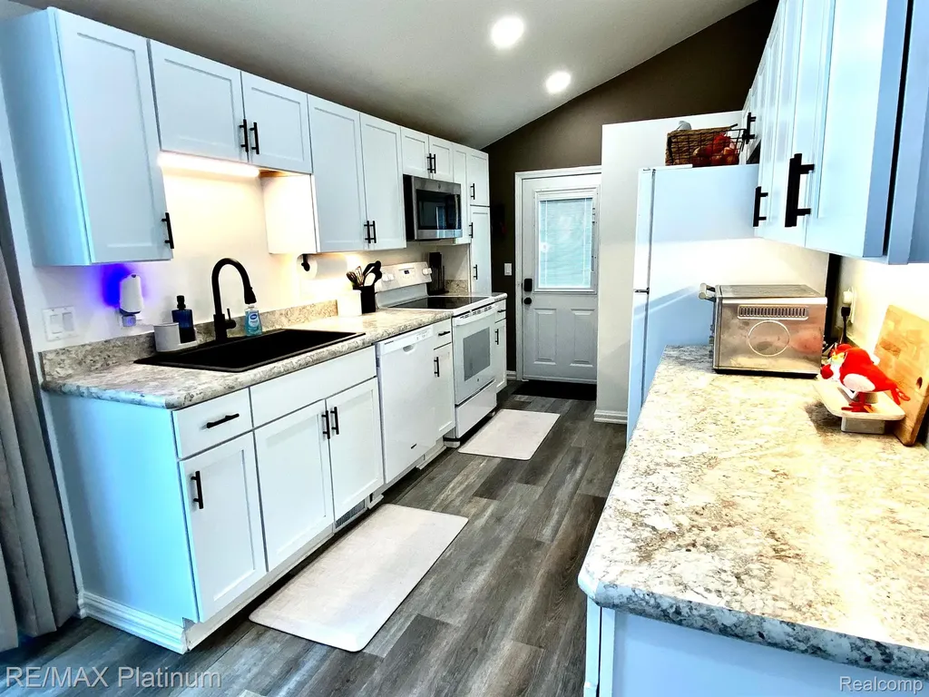 505 E Frank Street Fowlerville Village MI 48836