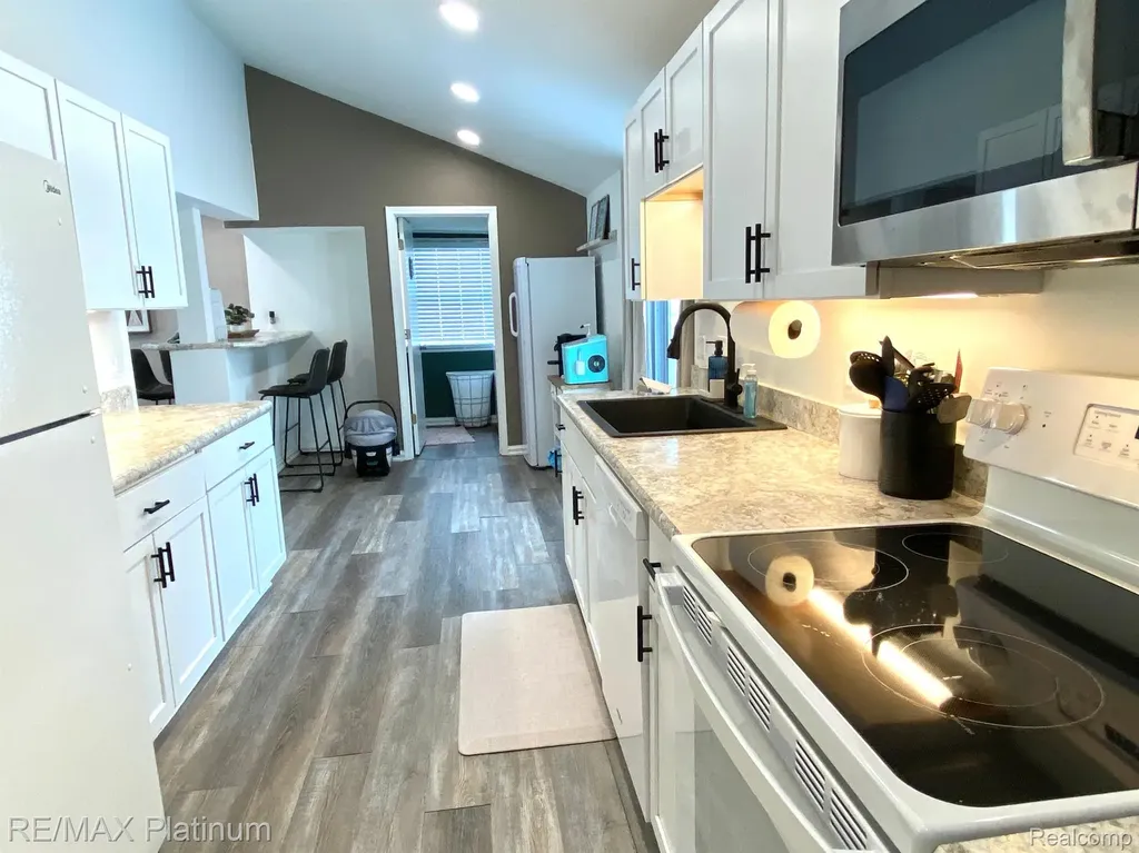 505 E Frank Street Fowlerville Village MI 48836