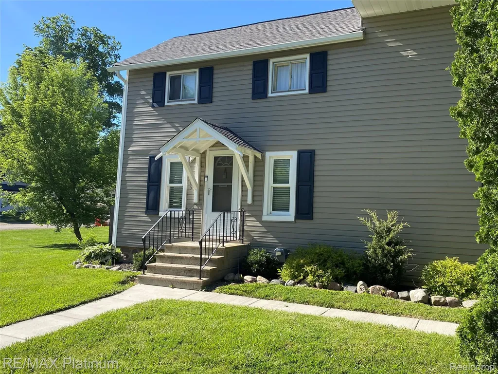 505 E Frank Street Fowlerville Village MI 48836