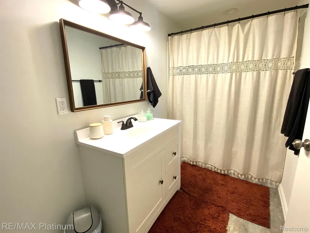 505 E Frank Street Fowlerville Village MI 48836