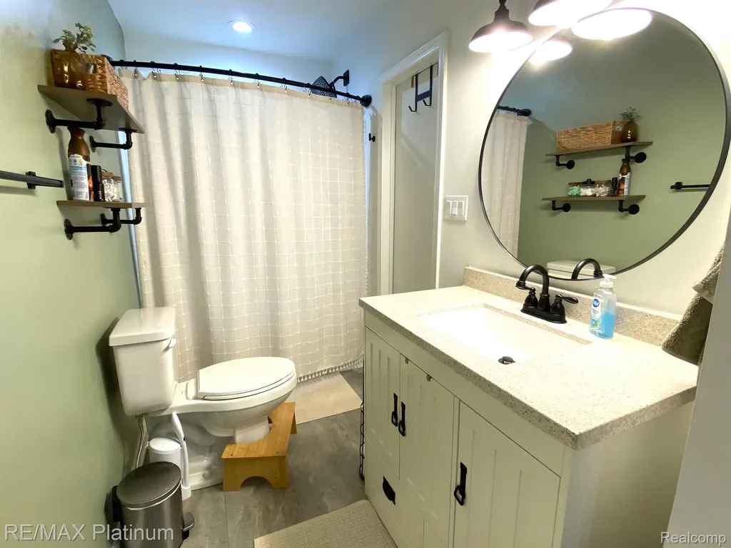 505 E Frank Street Fowlerville Village MI 48836