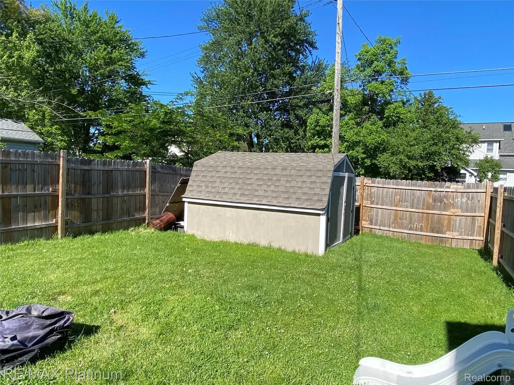 505 E Frank Street Fowlerville Village MI 48836