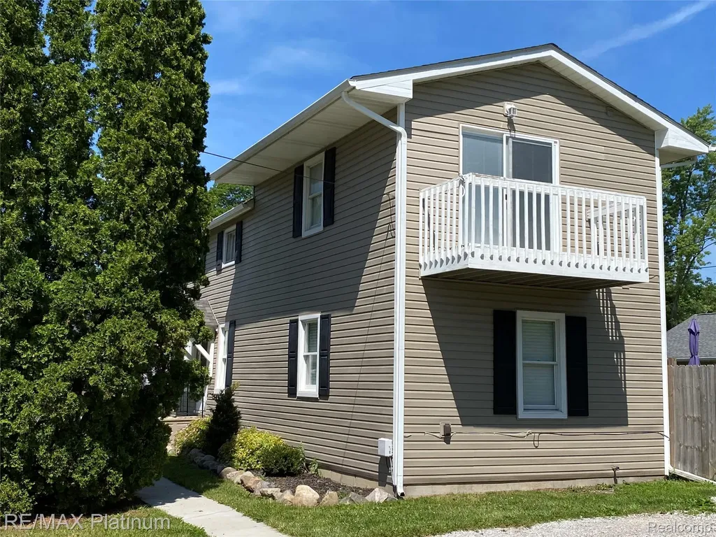 505 E Frank Street Fowlerville Village MI 48836