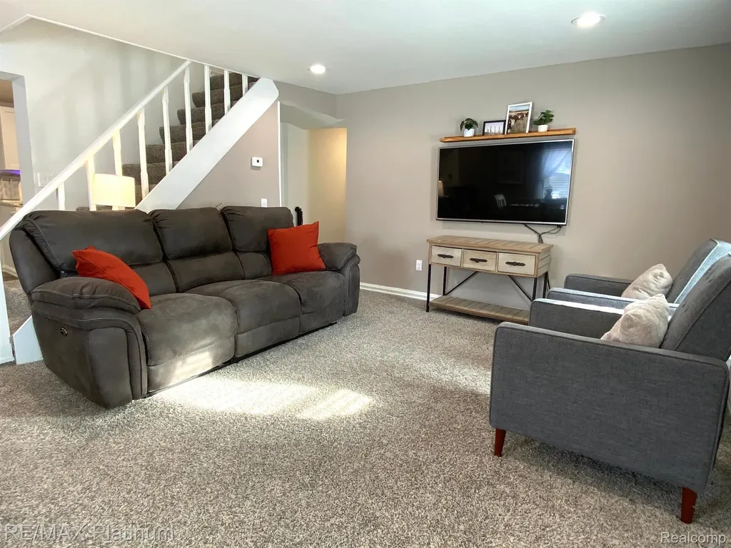 505 E Frank Street Fowlerville Village MI 48836