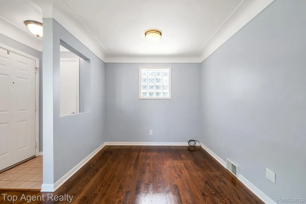 36365 Briarcliff Road Sterling Heights City MI 48312