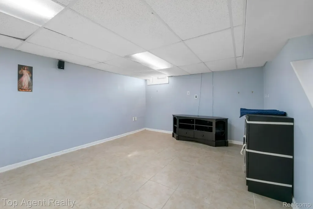36365 Briarcliff Road Sterling Heights City MI 48312