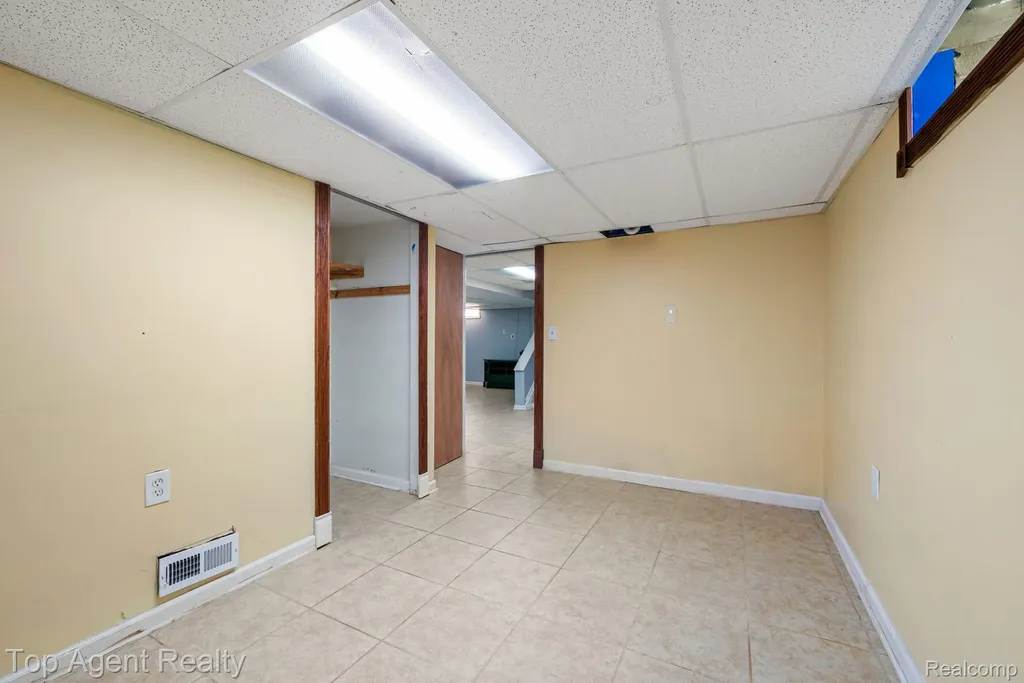 36365 Briarcliff Road Sterling Heights City MI 48312