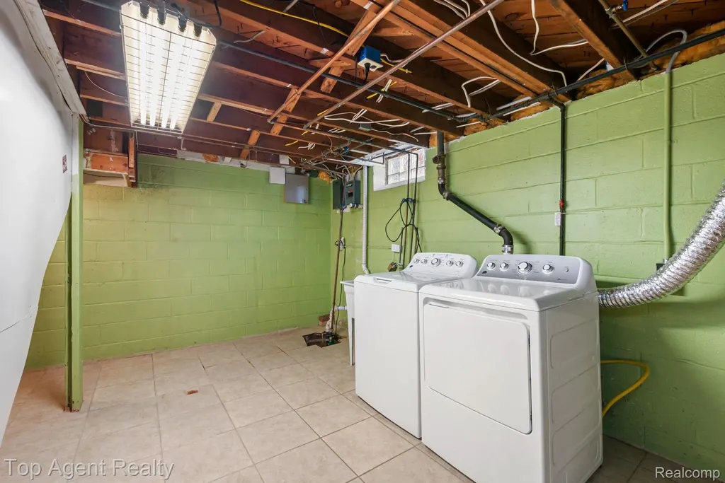 36365 Briarcliff Road Sterling Heights City MI 48312