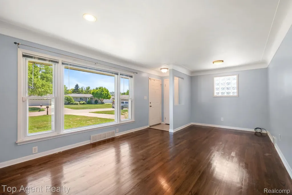 36365 Briarcliff Road Sterling Heights City MI 48312