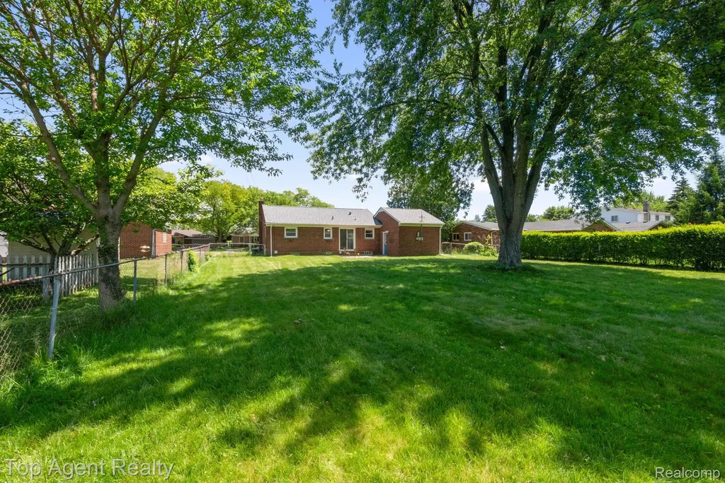36365 Briarcliff Road Sterling Heights City MI 48312