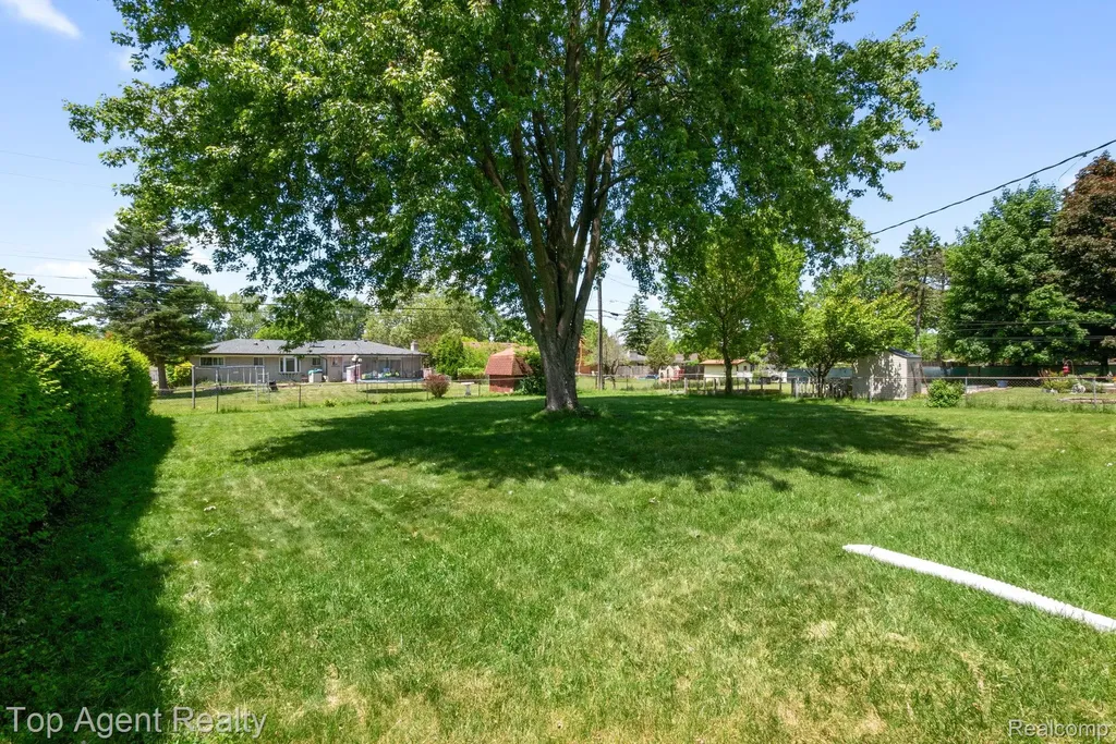 36365 Briarcliff Road Sterling Heights City MI 48312