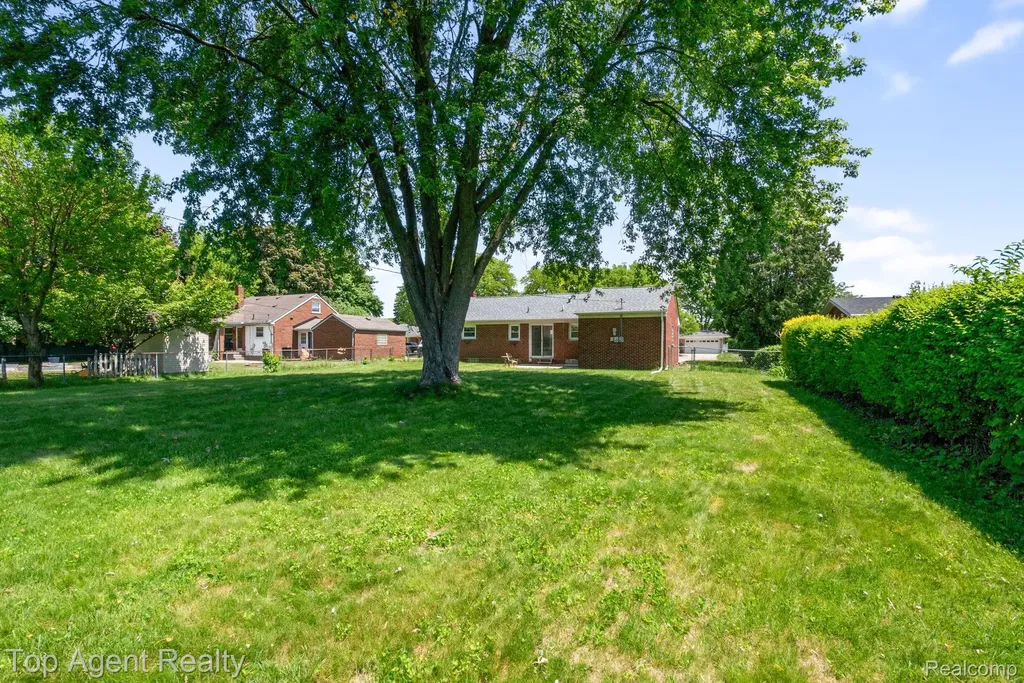 36365 Briarcliff Road Sterling Heights City MI 48312