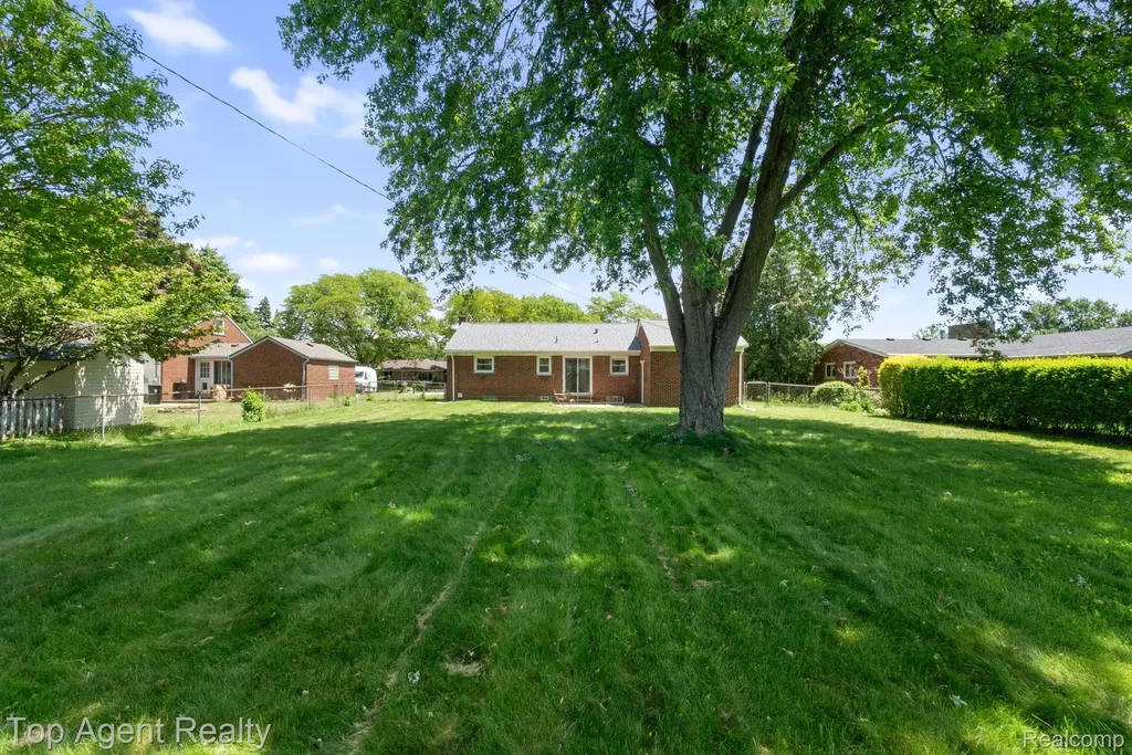 36365 Briarcliff Road Sterling Heights City MI 48312