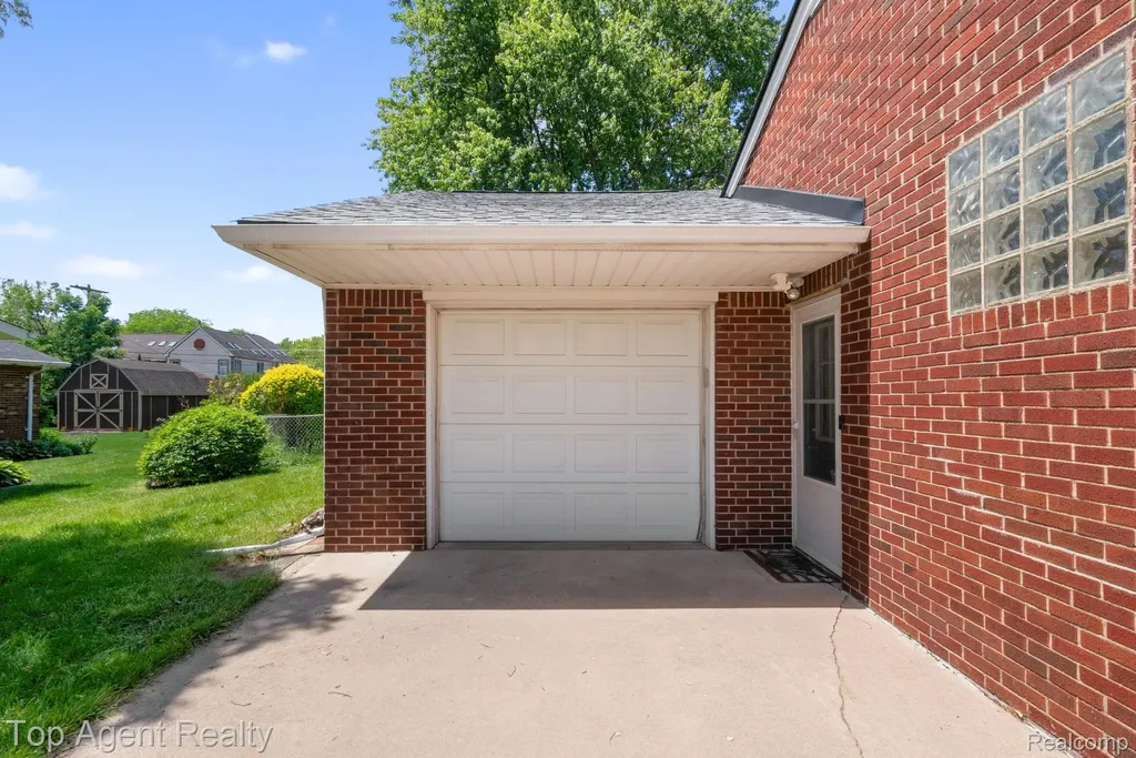 36365 Briarcliff Road Sterling Heights City MI 48312