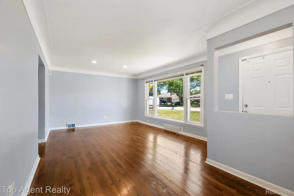 36365 Briarcliff Road Sterling Heights City MI 48312