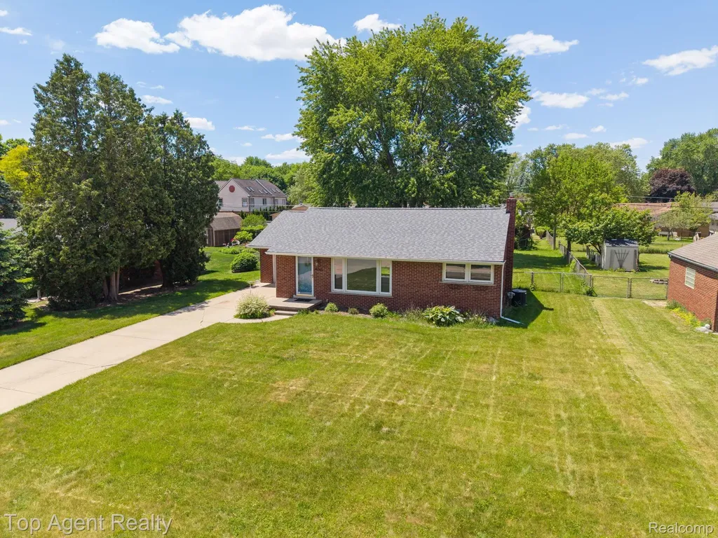 36365 Briarcliff Road Sterling Heights City MI 48312