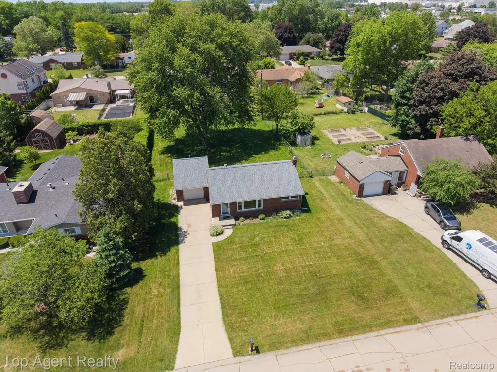 36365 Briarcliff Road Sterling Heights City MI 48312
