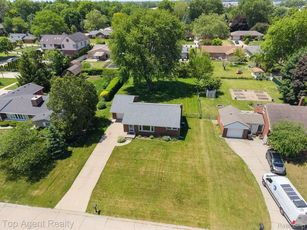 36365 Briarcliff Road Sterling Heights City MI 48312