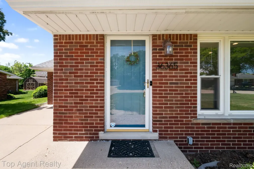 36365 Briarcliff Road Sterling Heights City MI 48312