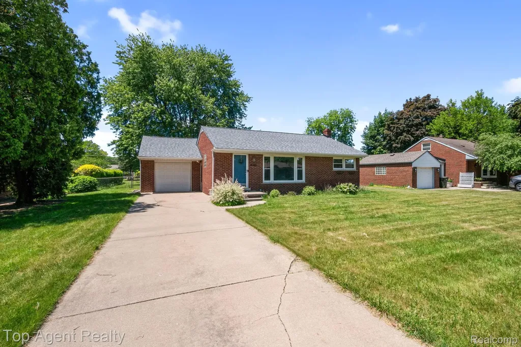 36365 Briarcliff Road Sterling Heights City MI 48312