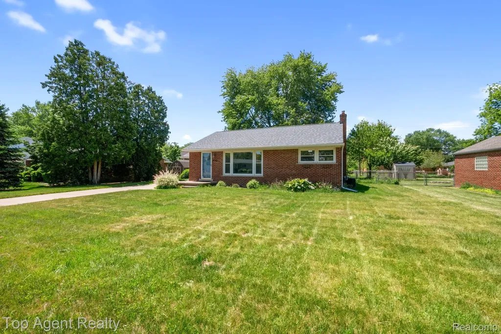 36365 Briarcliff Road Sterling Heights City MI 48312
