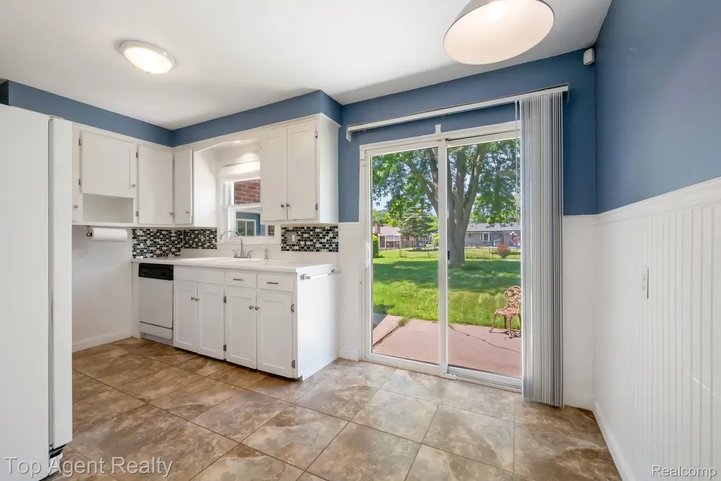 36365 Briarcliff Road Sterling Heights City MI 48312